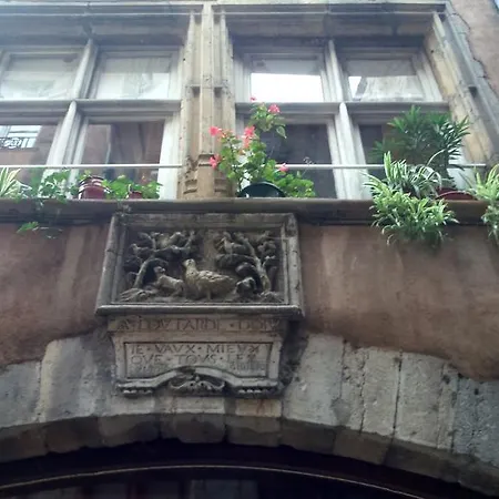L'outarde Apartment *